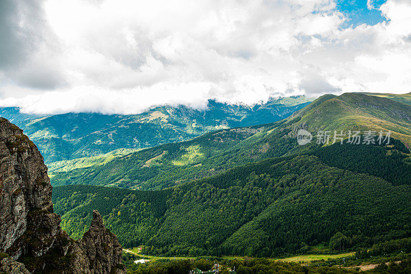 Babin zub - Stara planina，塞尔维亚。Babin zub是塞尔维亚东南部Stara Planina山脉的一座山峰。